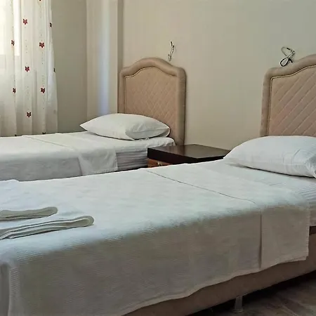 Central 2 Bedroom House With A Lovely Terrace And A Calming View In Apartamento *