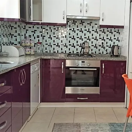 Central 2 Bedroom House With A Lovely Terrace And A Calming View In Apartamento