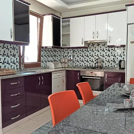 Central 2 Bedroom House With A Lovely Terrace And A Calming View In Apartamento *