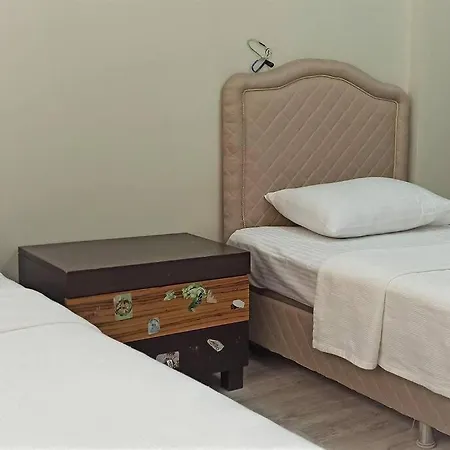 Central 2 Bedroom House With A Lovely Terrace And A Calming View In Apartamento *
